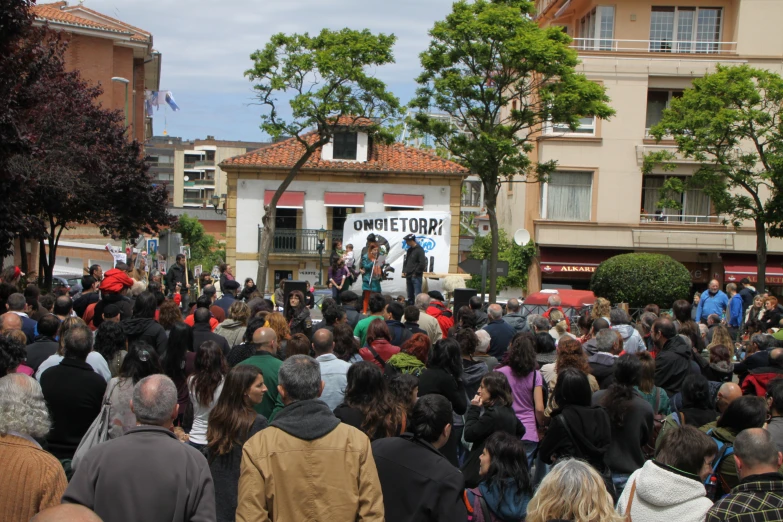 the large crowd is looking at a man speaking