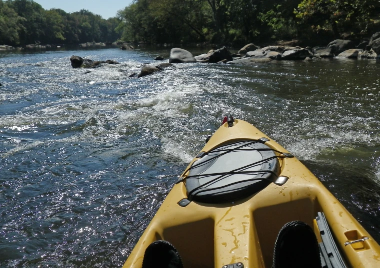 a kayak is pulled up to the shore of the water