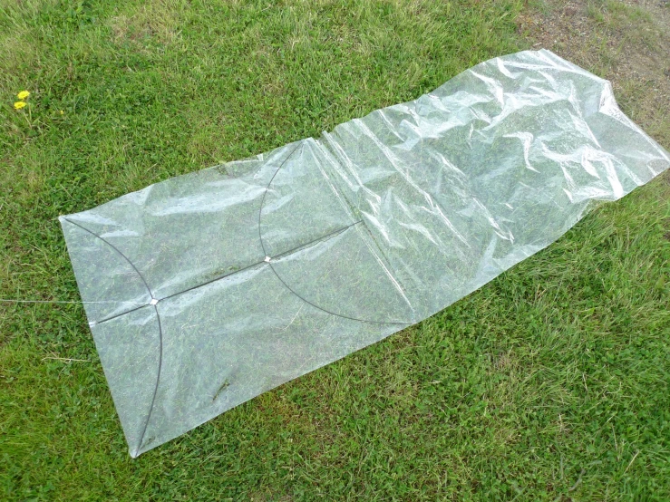a tarp on the grass to prepare an outdoor adventure