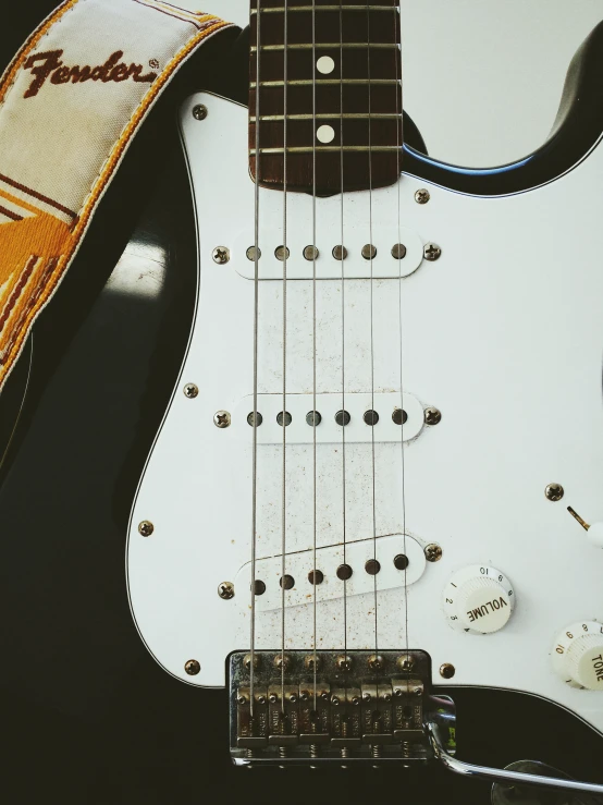 this is a close up picture of an electric guitar