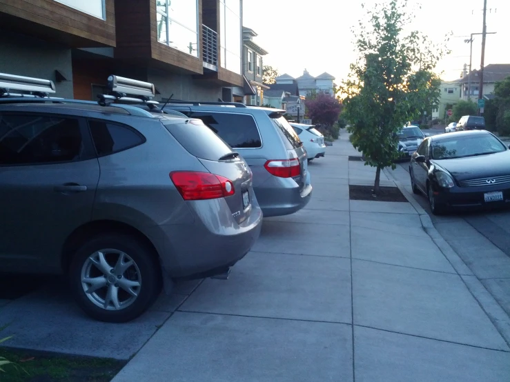 several cars are parked on the sidewalk next to the sidewalk