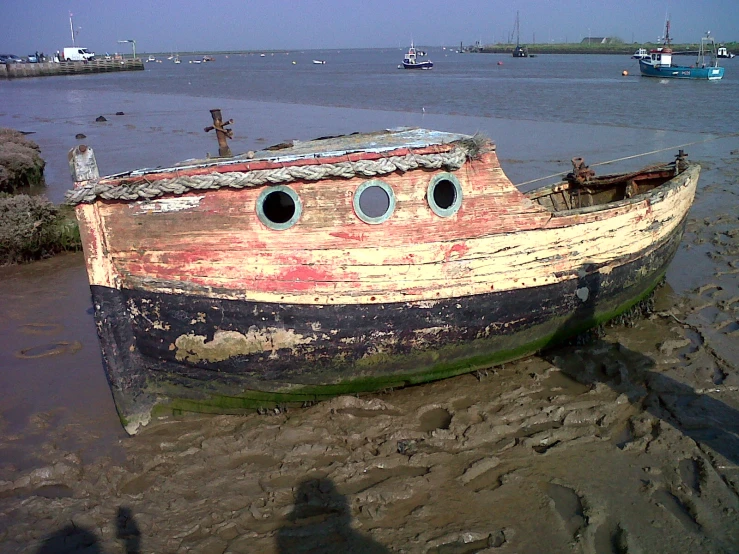 this old boat is still standing on the beach