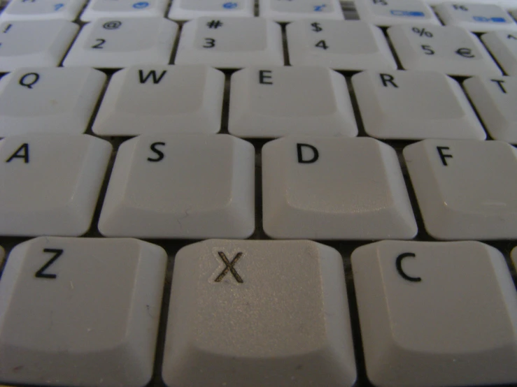 close up po of keyboard with missing keys and space for the lower case