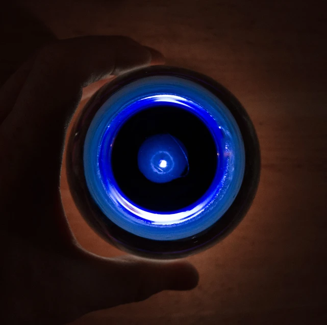 a blurry picture of a flashlight that has blue lights