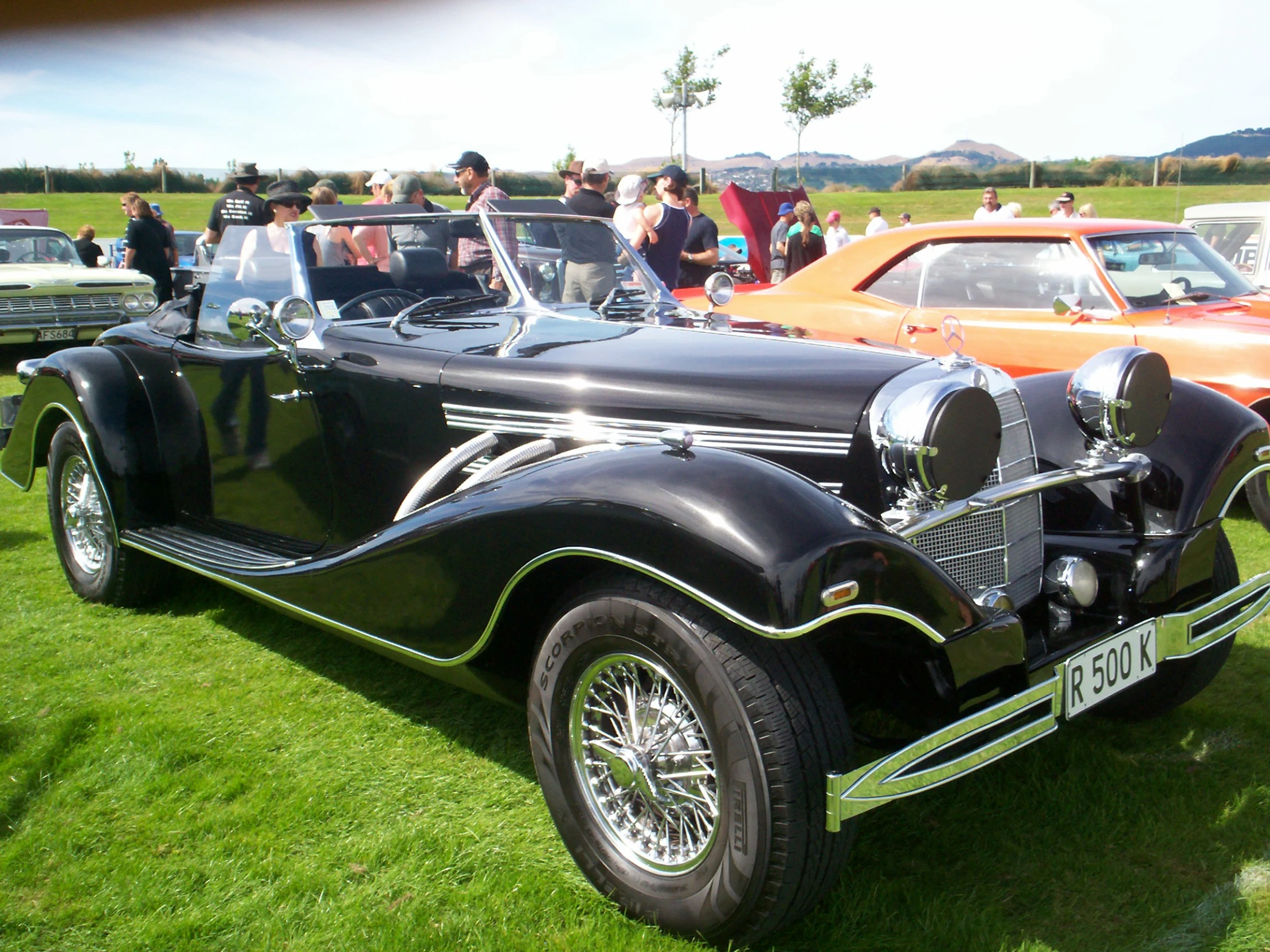 an antique car is on display at the event