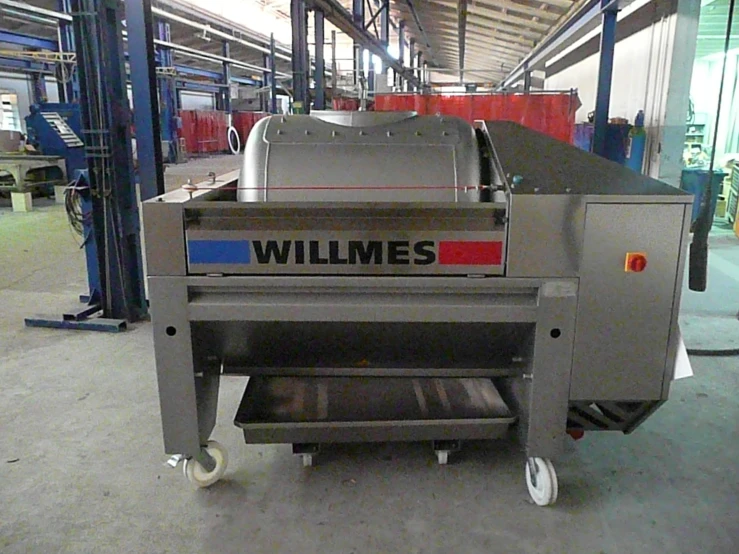 a metal  machine with the words williams on it