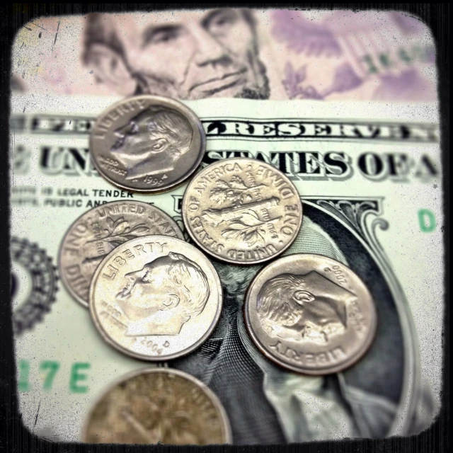 coins are arranged on top of one another