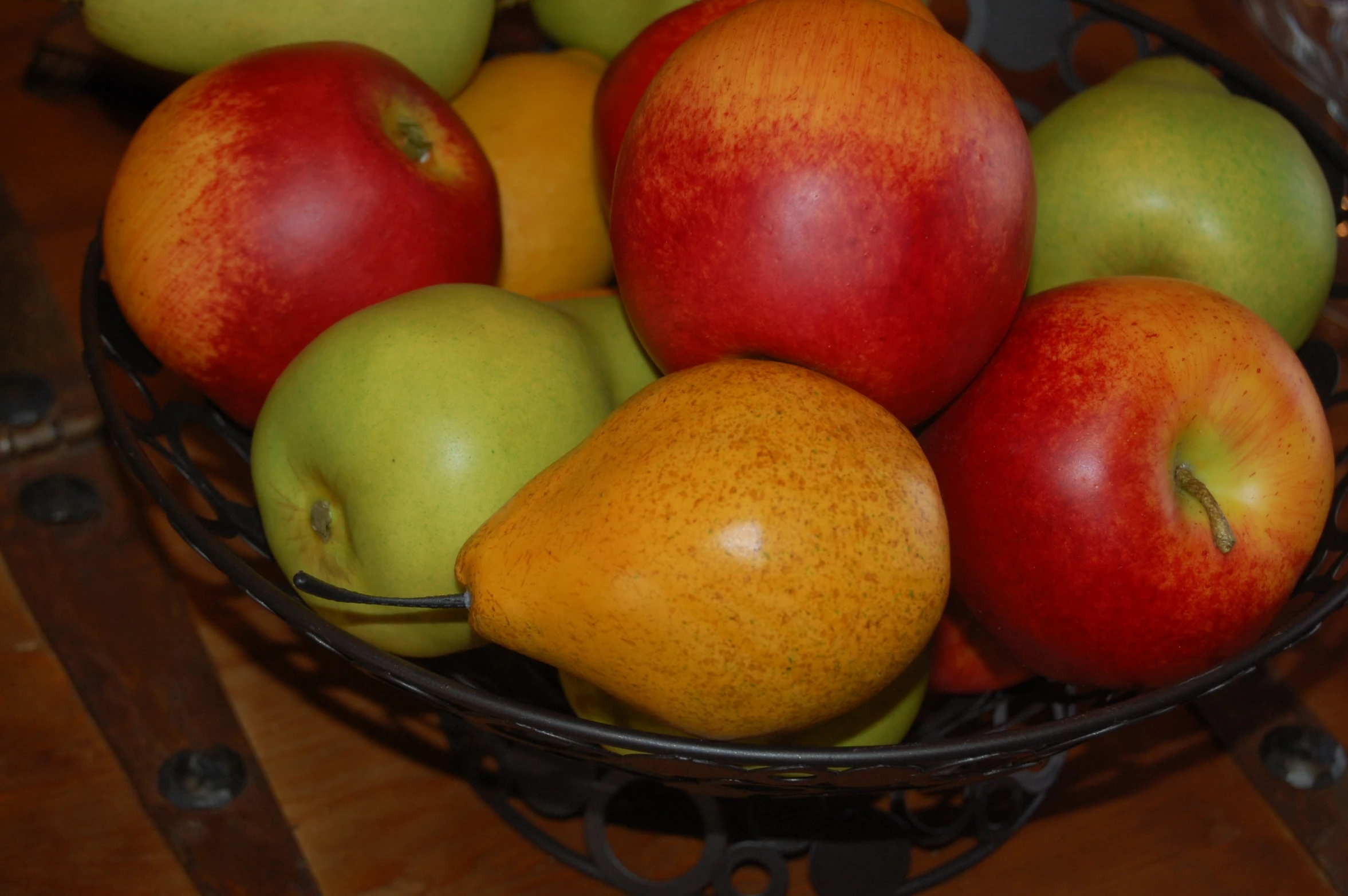 a black bowl filled with green and red apples