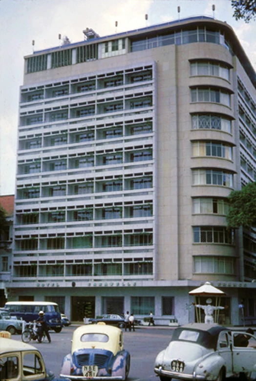 cars are parked in front of a large building