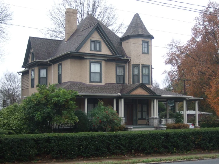 a large house sits in the middle of a wooded area