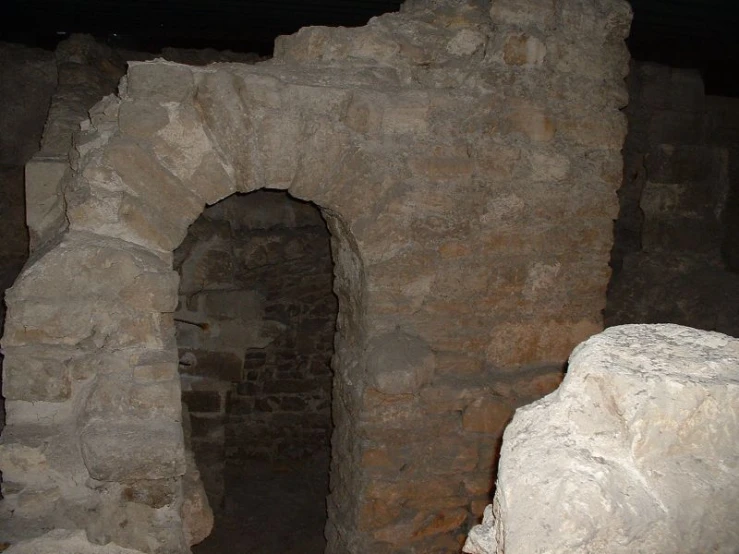 an old brick tunnel next to another brick wall