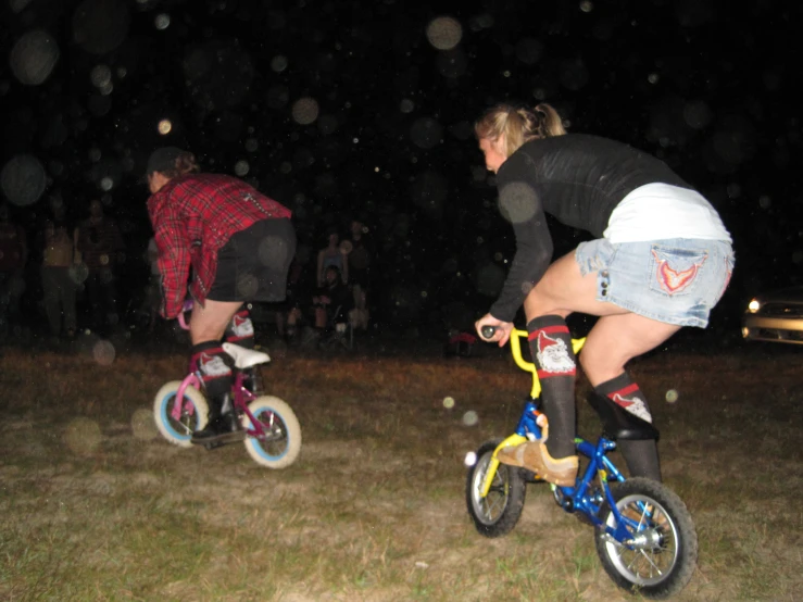 a boy is riding his bike next to the girl on her bicycle