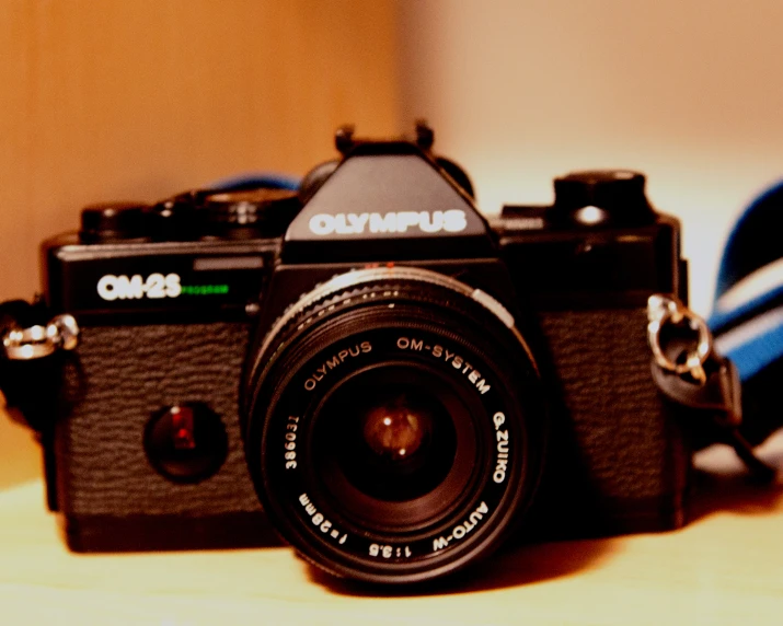 a vintage camera sitting on a table with a lens attached to it