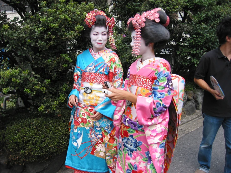 two asian women are dressed in traditional garb
