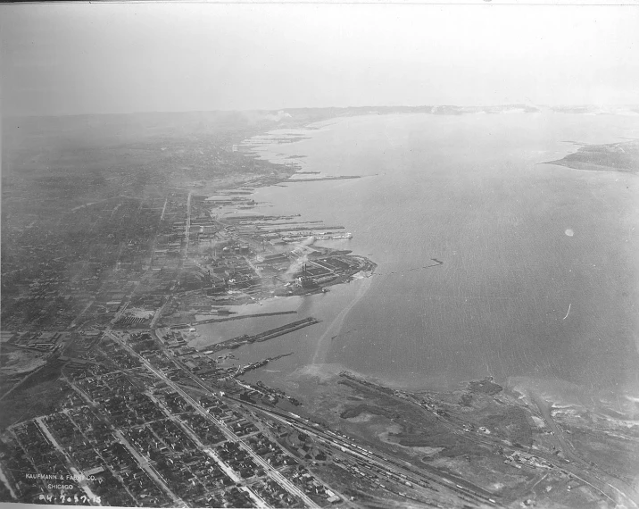 a black and white image of an aerial view of a city