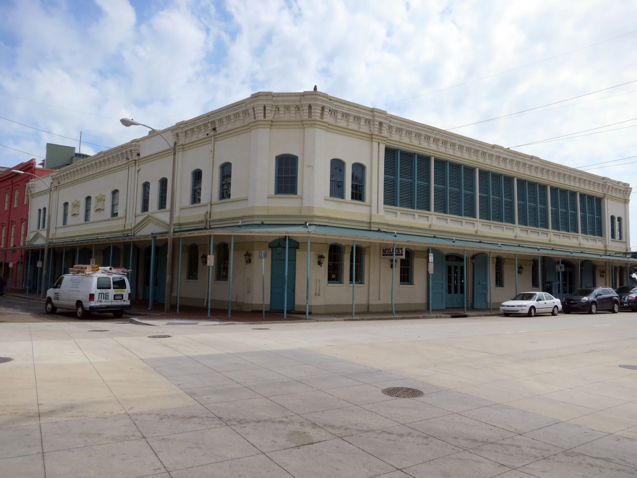 there is a building with two stories sitting next to each other