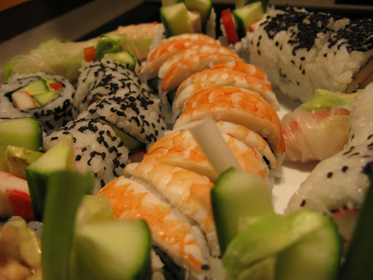 a platter of sushi has different types of rice