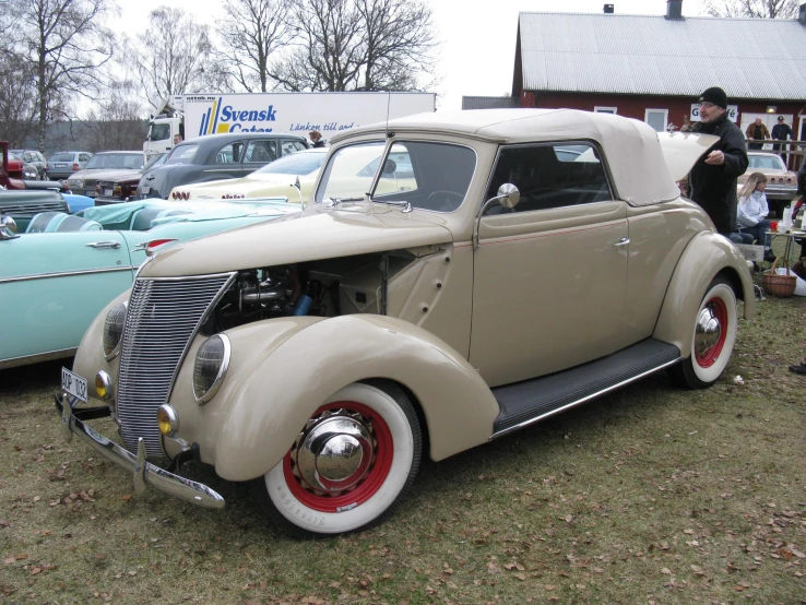 a very old car parked in a parking lot