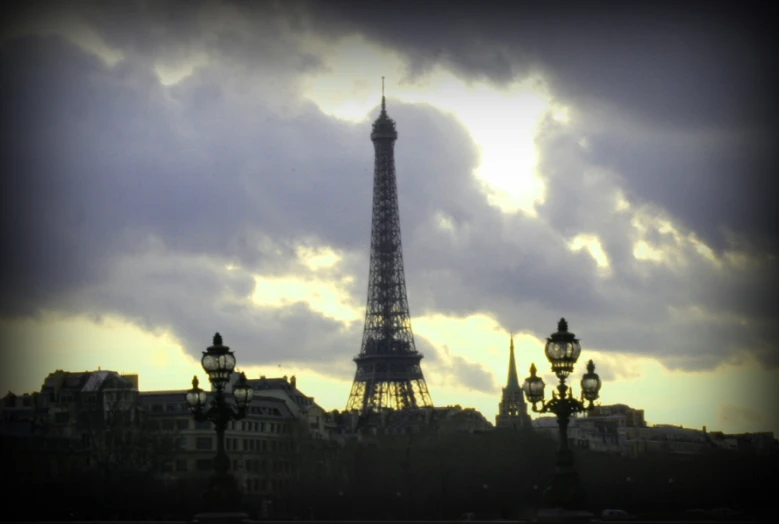 the eiffel tower on a cloudy day