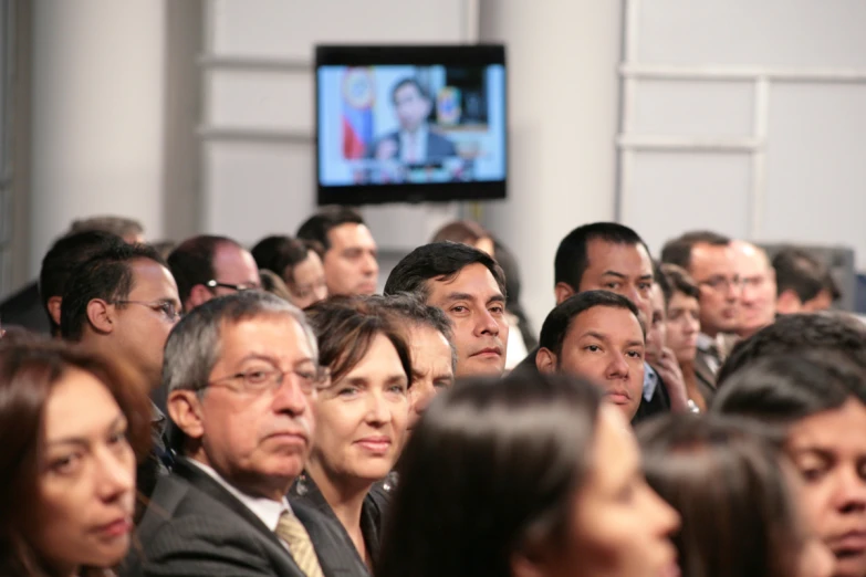 an image of a crowd of people that are in the audience