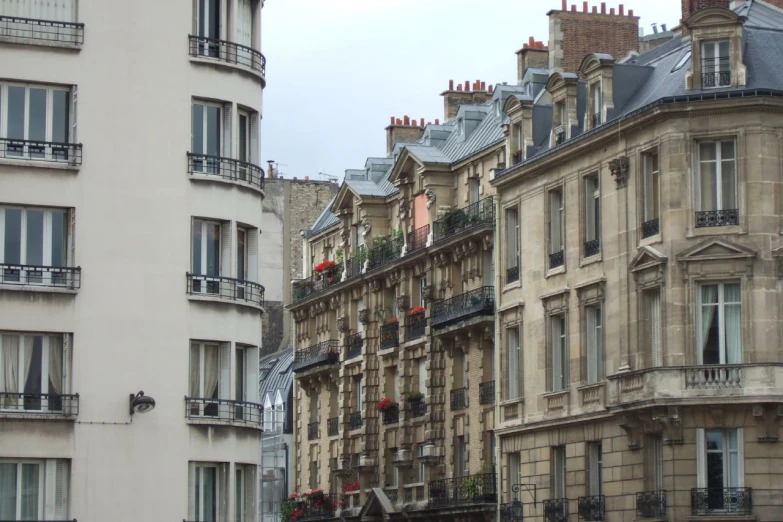 several rows of balconies are in the background of buildings in a large city