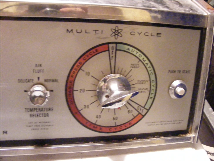 a very old fashioned multi - cycle radio showing all of the times
