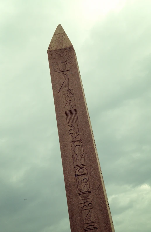 a tall monument sitting in the middle of a cloudy sky