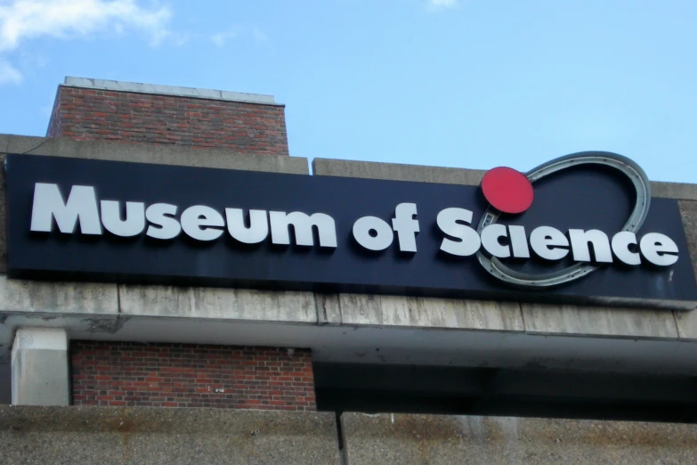 a museum sign with the word museum of science above it