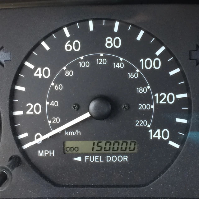 the dashboard of a vehicle showing a speed of 40mph