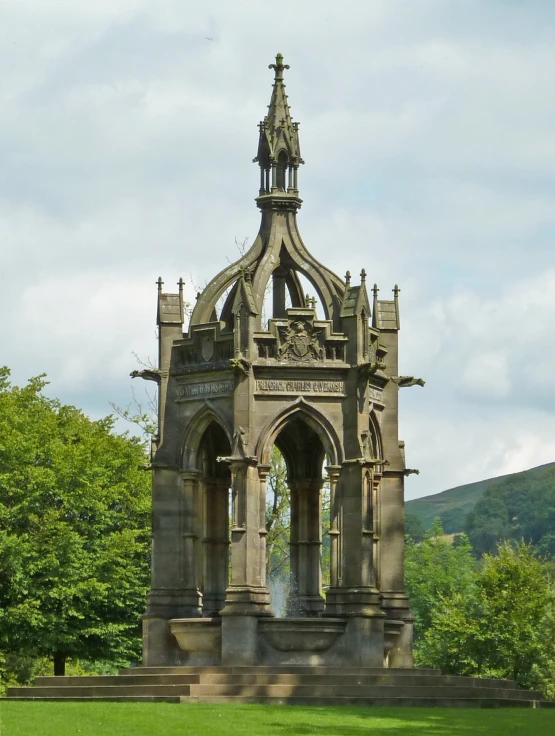 an architectural monument sitting in the middle of a field