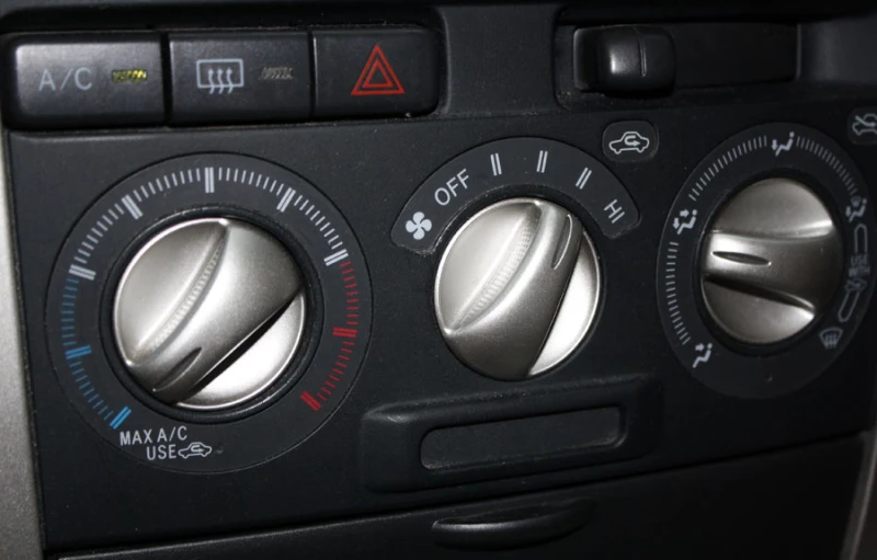 the electronic control of a vehicle showing it's gears