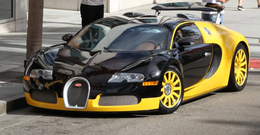 this is a very beautiful buggy car in black and yellow