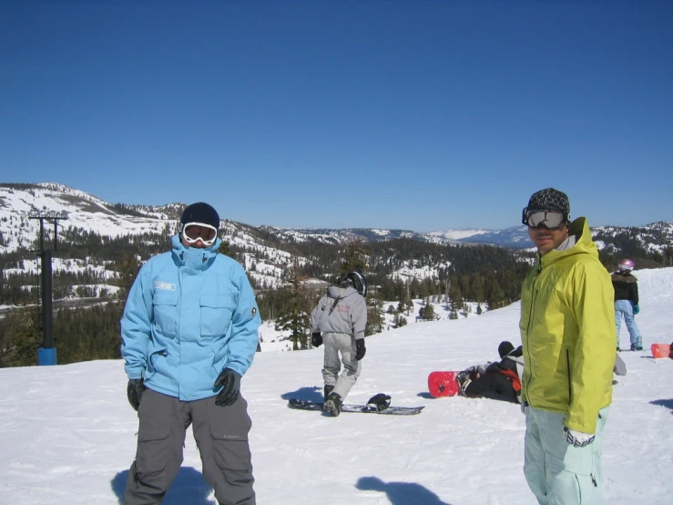 there are many snowboarders in the snow on this hill