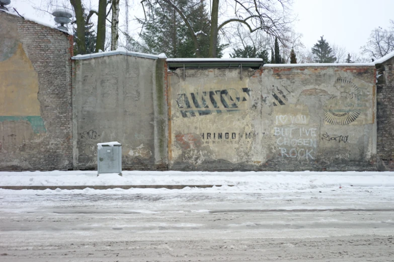 a wall in the street covered with snow