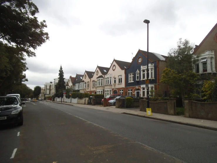 there are many houses lined up on the street