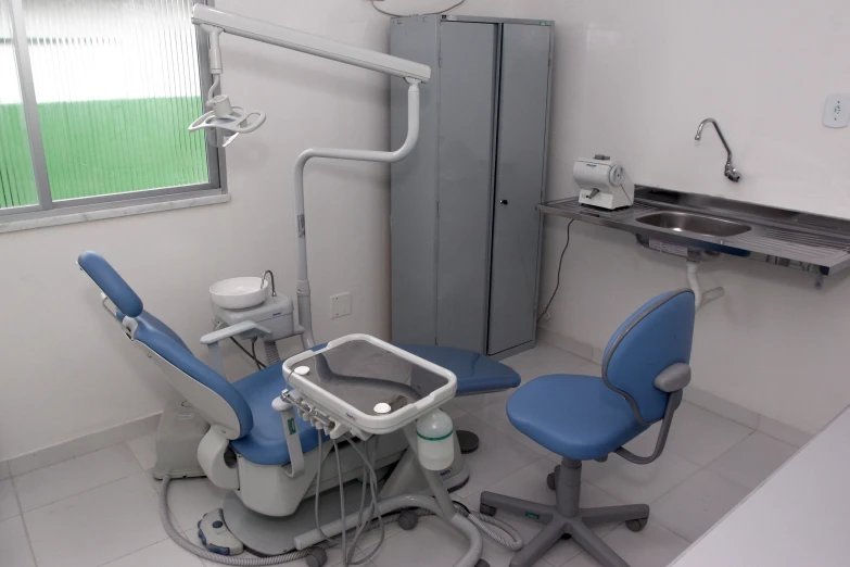 an all white dental exam room with blue and gray accents