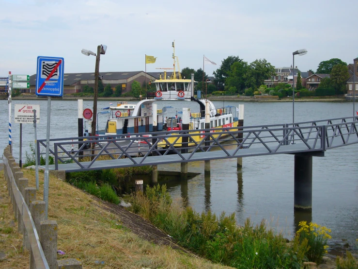 a small ferry boat docked in the bay