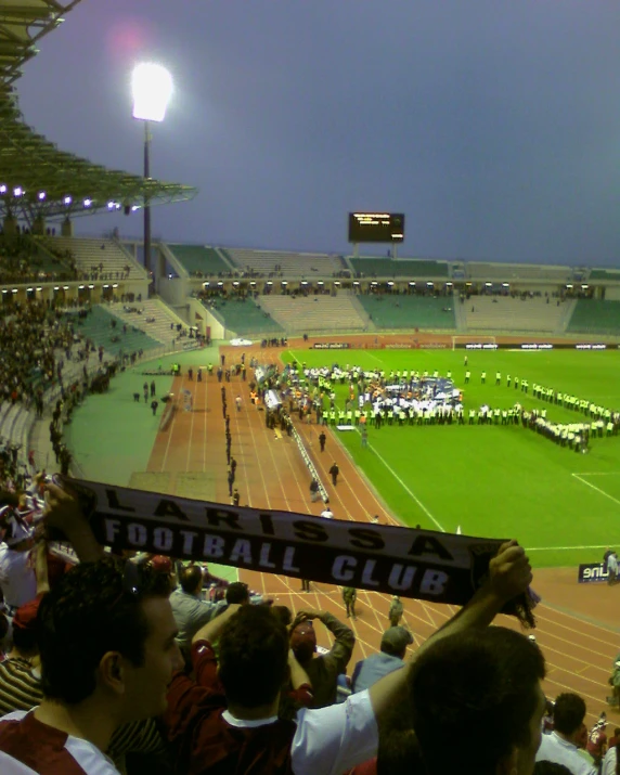 the crowd is waiting at the game for their team to play