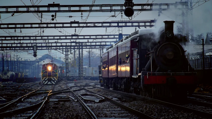 a train engine is moving down the train tracks