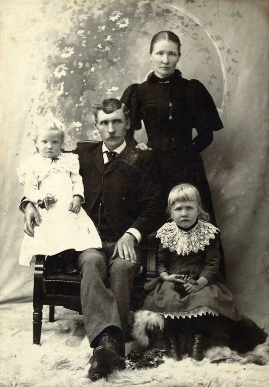 an old po of a family taken in the early 1800s