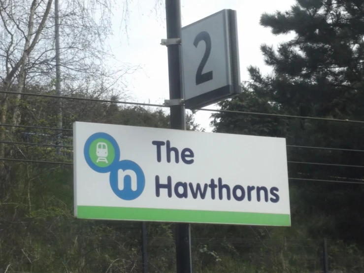 a parking sign with the words the hwthorns below it
