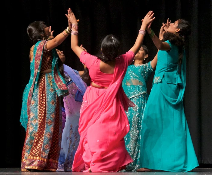 there are many women dancing on the stage