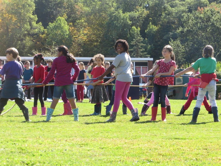 s are playing tug of war in the park