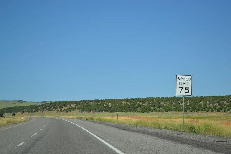 a speed limit sign near an open area