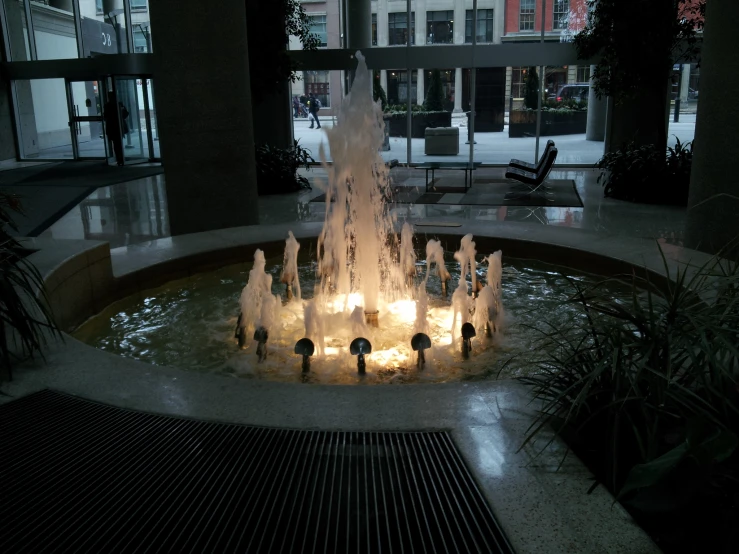 an empty water fountain inside a large building