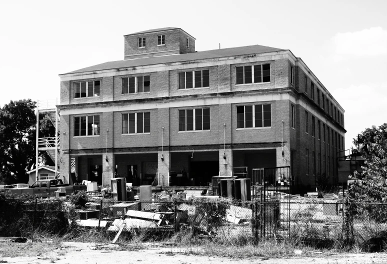 the old building is standing tall in the countryside