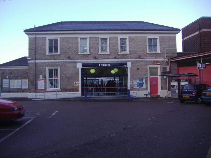 a building with several cars parked near it