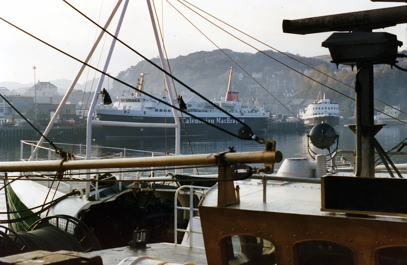 some boats that are sitting in the water