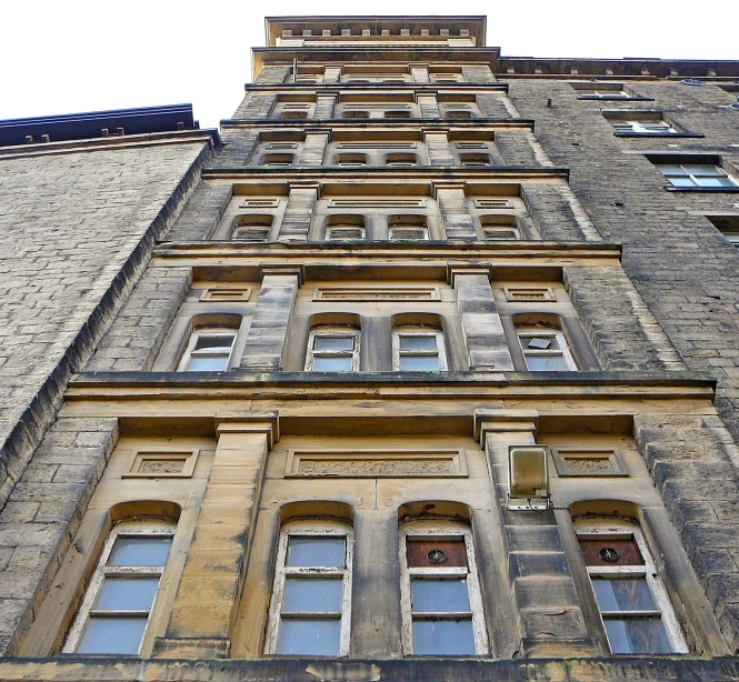 an old building that has several windows on it