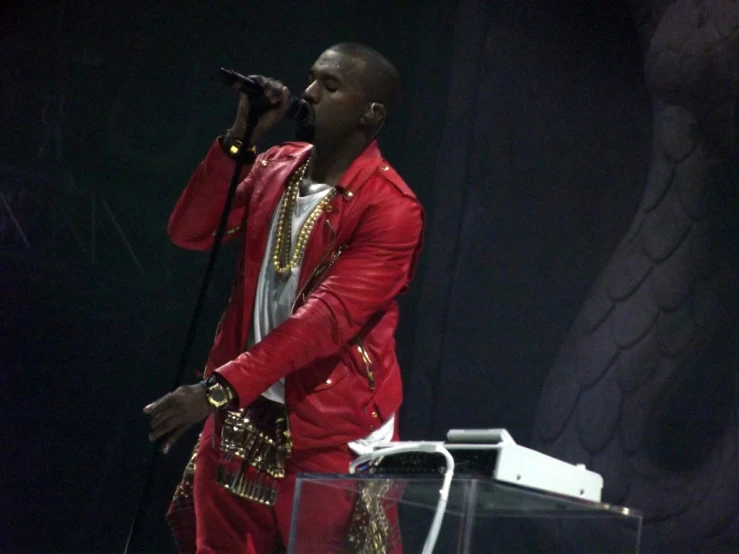 the singer dressed in all red on stage